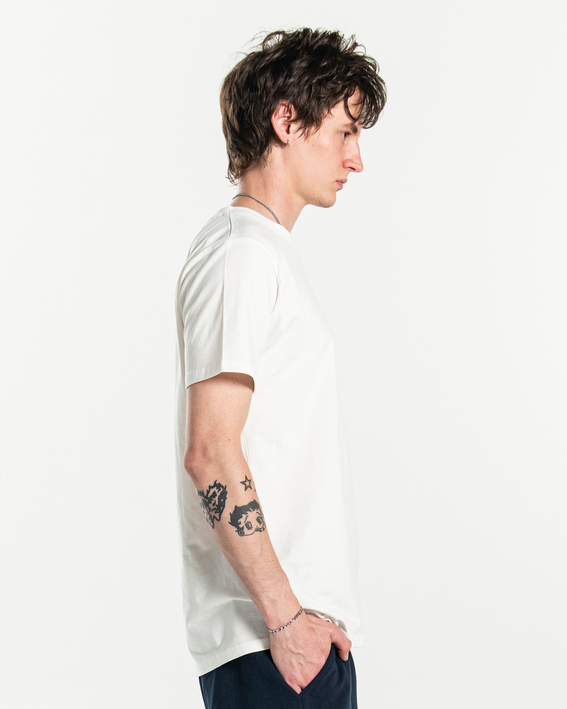 PSTVNRG T-Shirt in white, right side view